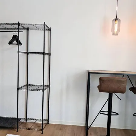 Mitten Im Zentrum: Studio Im Industrial Design דירה