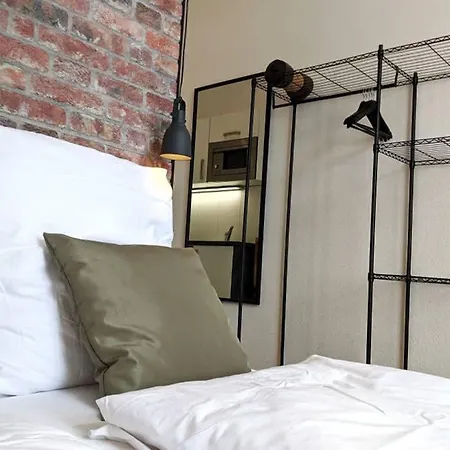 Mitten Im Zentrum: Studio Im Industrial Design דירה *