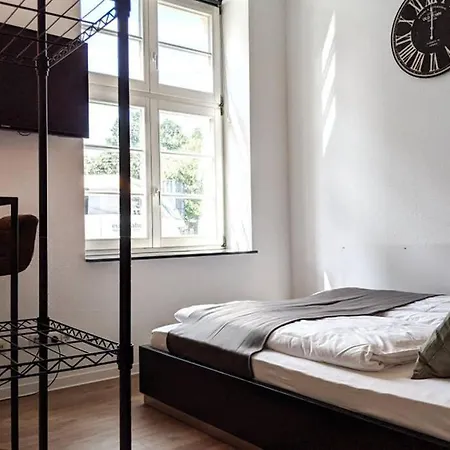 Mitten Im Zentrum: Studio Im Industrial Design בילפלד