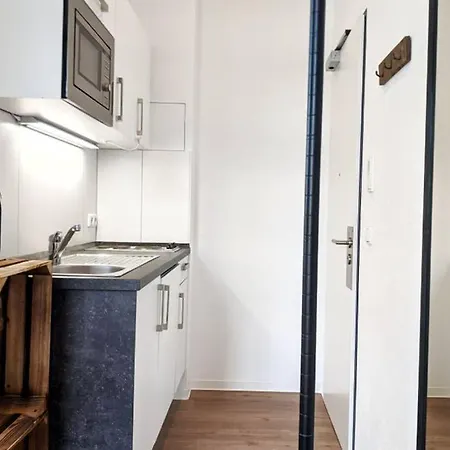 Mitten Im Zentrum: Studio Im Industrial Design דירה בילפלד